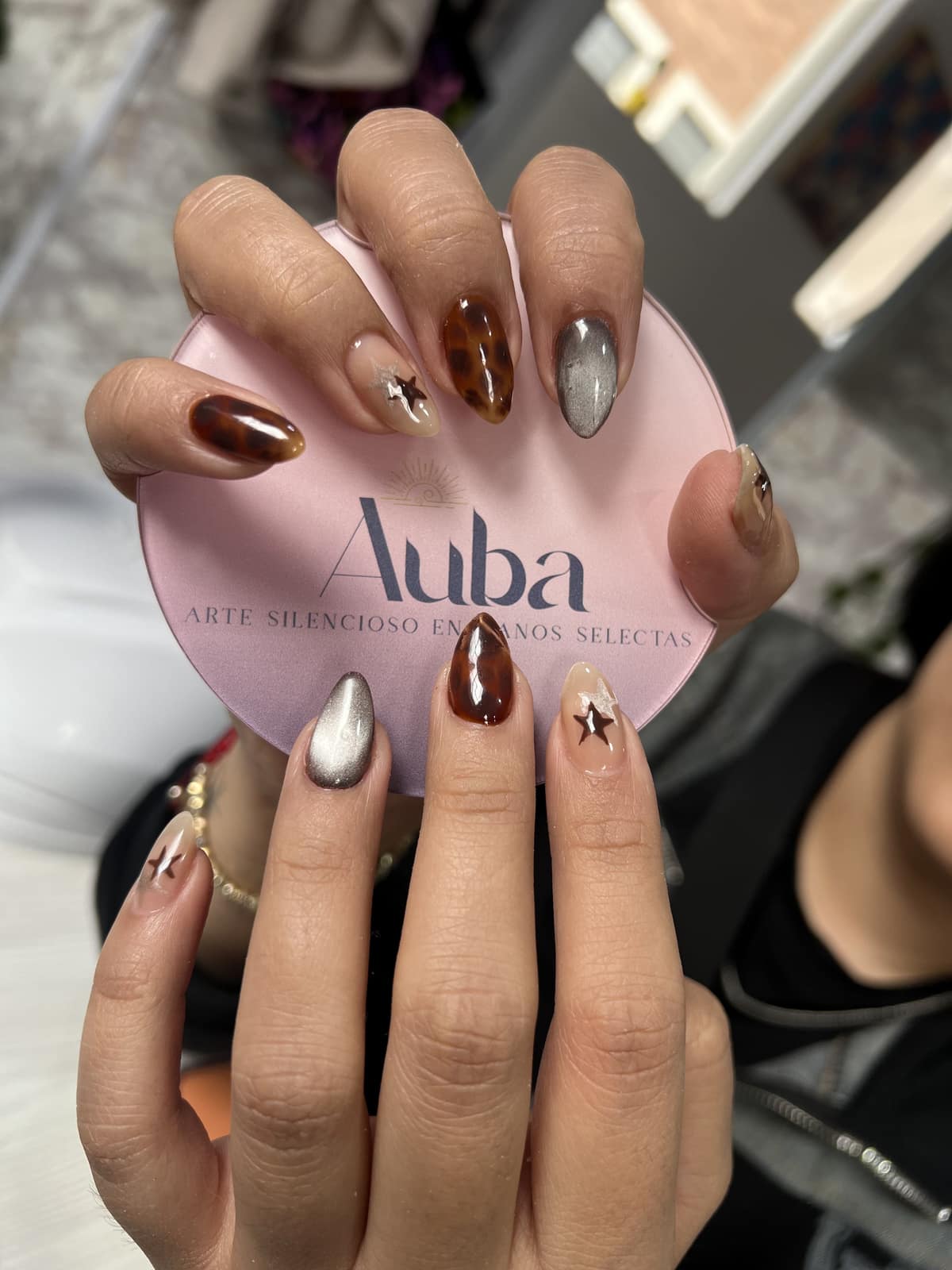 Manicura tendencia 2026 - AUBA Beauty Studio